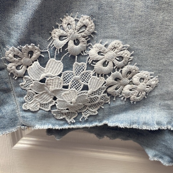 Womens Lane Bryant casual stretch distressed denim plus size shorts 26 - Picture 2 of 5